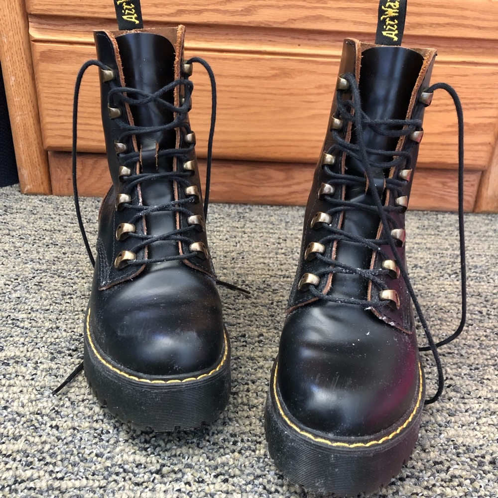 Leona Vintage Smooth Dr. Martens Boots in Black